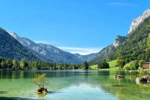 Hintersee und Berge